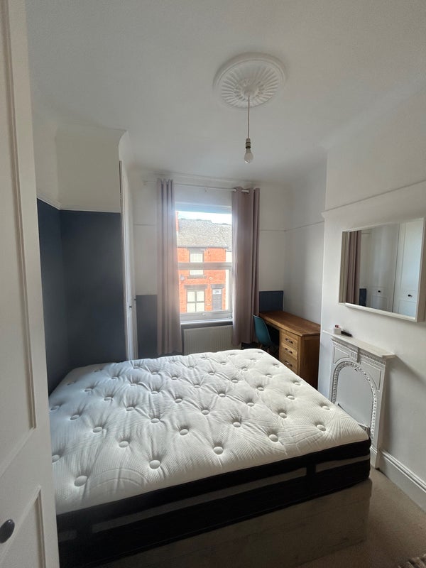 Room Windermere Road in Sheffield