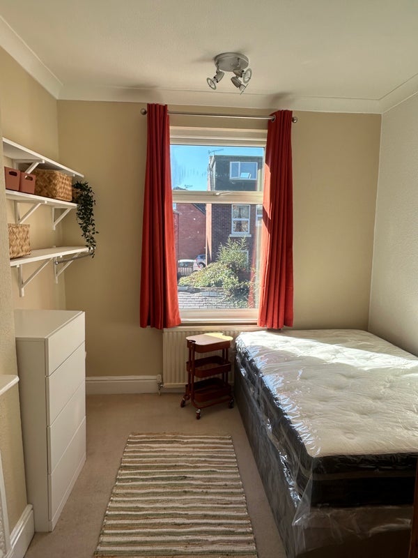 Room Windermere Road in Sheffield