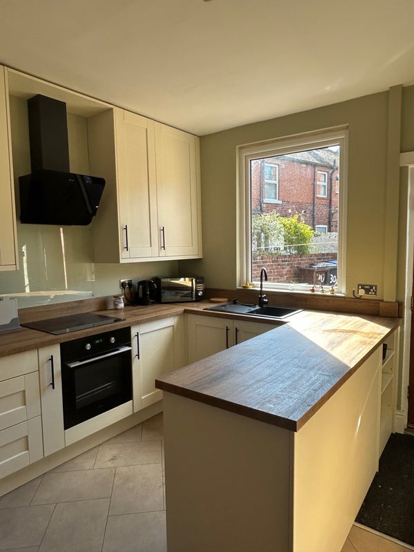 Room Windermere Road in Sheffield