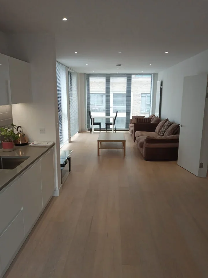 Flat Admiralty Avenue in Greater London