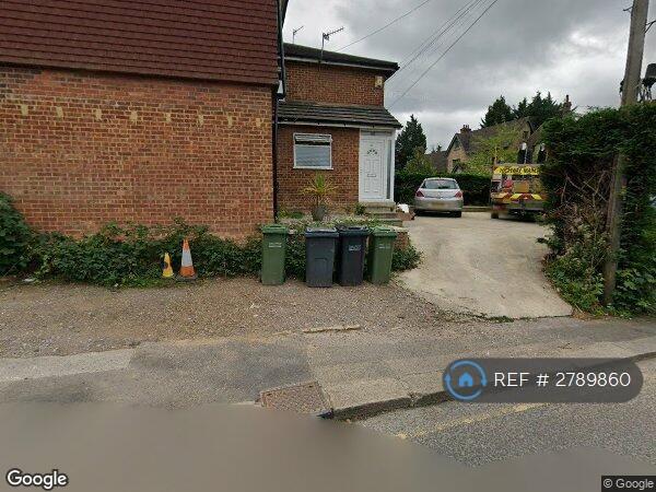 Room Nutfield Road in Reigate and Banstead