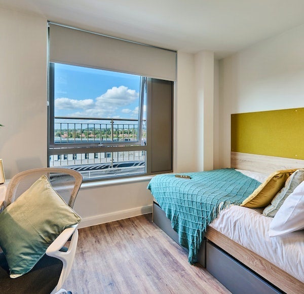 Room Leen Place in Nottingham