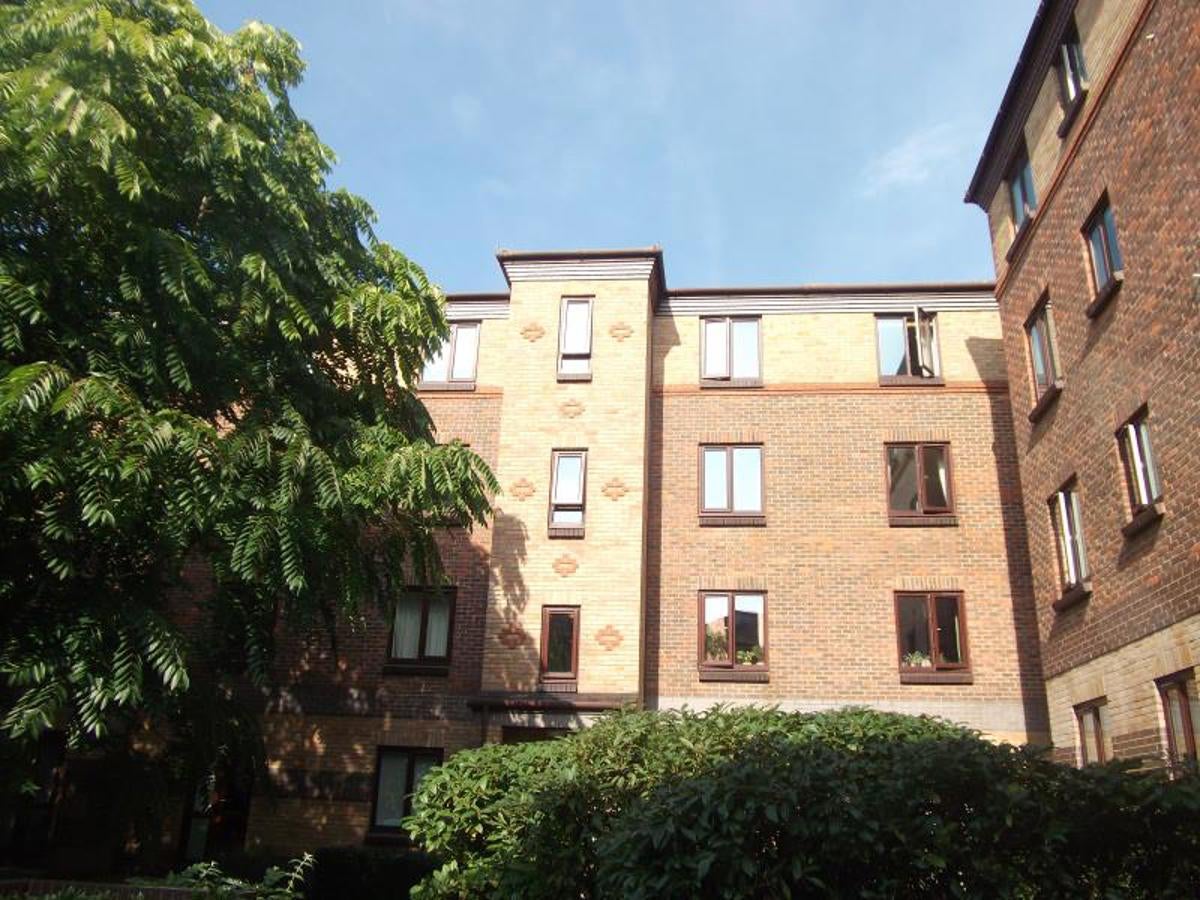 Flat Redcliff Mead Lane in Bristol