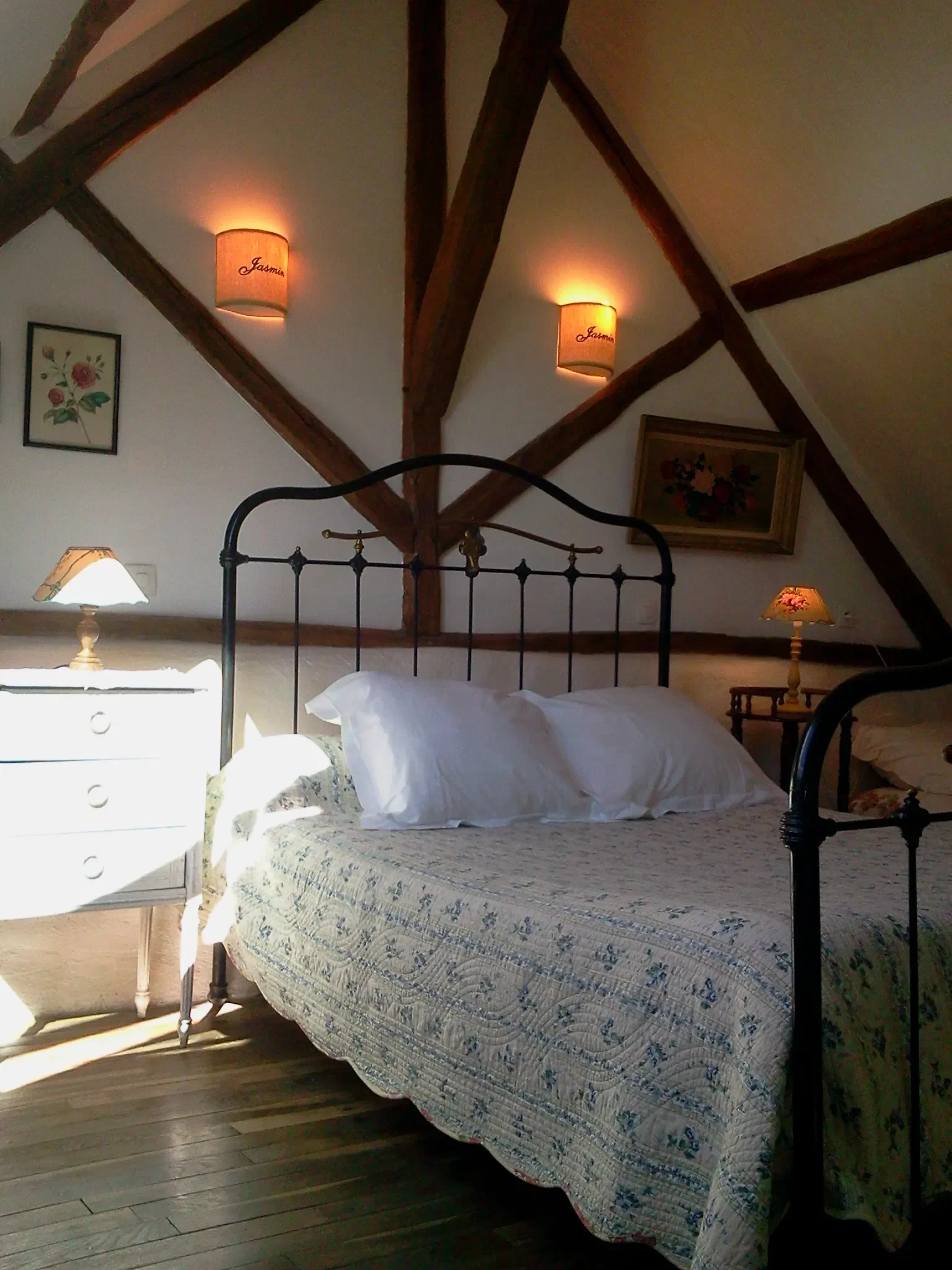 Room Rue Thénard in Villeneuve-sur-Yonne