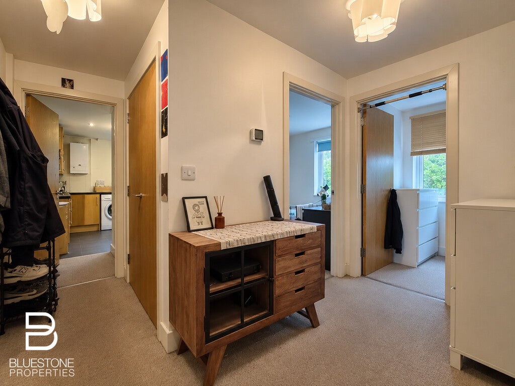 Flat Rouse Gardens in Greater London