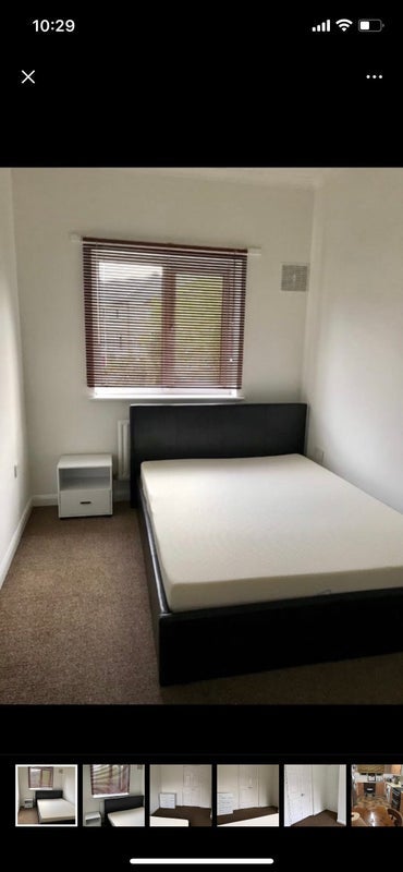 Room Abbott Road in Greater London
