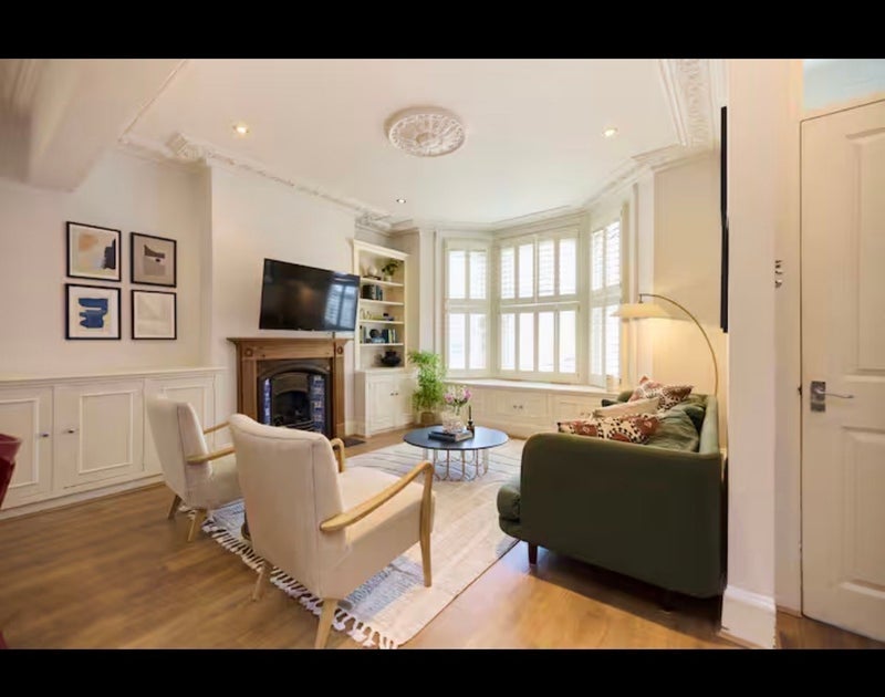 Room Cabul Road in Greater London