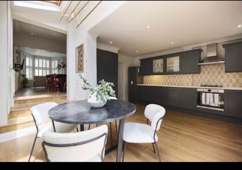 Room Cabul Road in Greater London