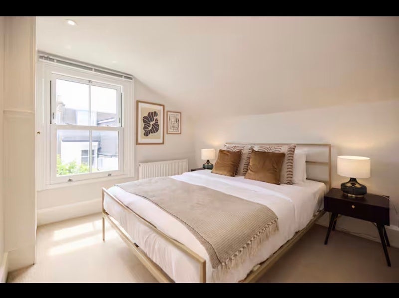 Room Cabul Road in Greater London