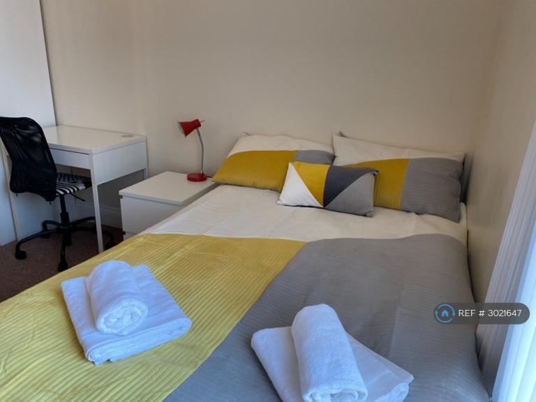 Room Ashwood Street in Sunderland