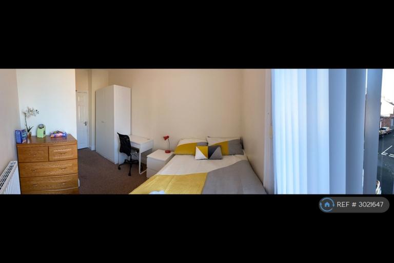 Room Ashwood Street in Sunderland