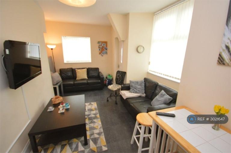 Room Ashwood Street in Sunderland