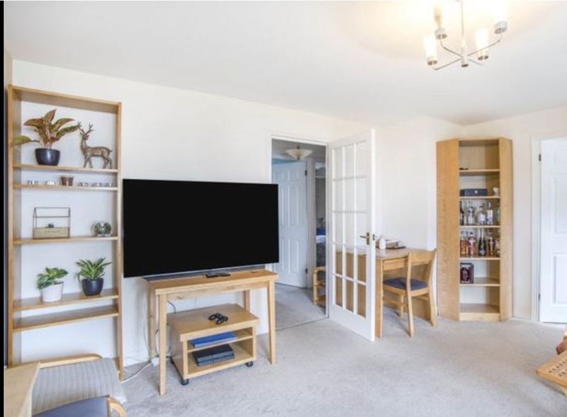 Flat Ferguson Close in Greater London