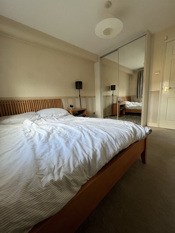 Flat Ferguson Close in Greater London