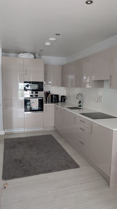 Room Trinity Way in Greater London