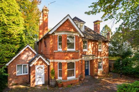 House Donnington Square in Newbury