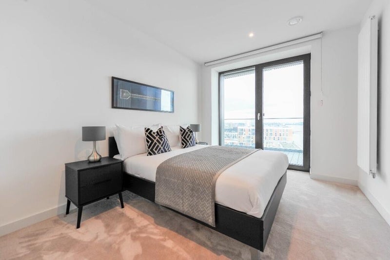 Room Royal Crest Avenue in Greater London