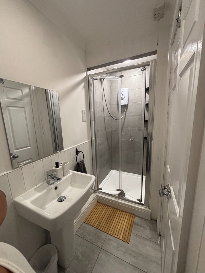 Room Leicester Road in Tilbury