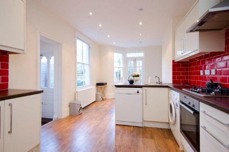 Room Mildenhall Road in Greater London