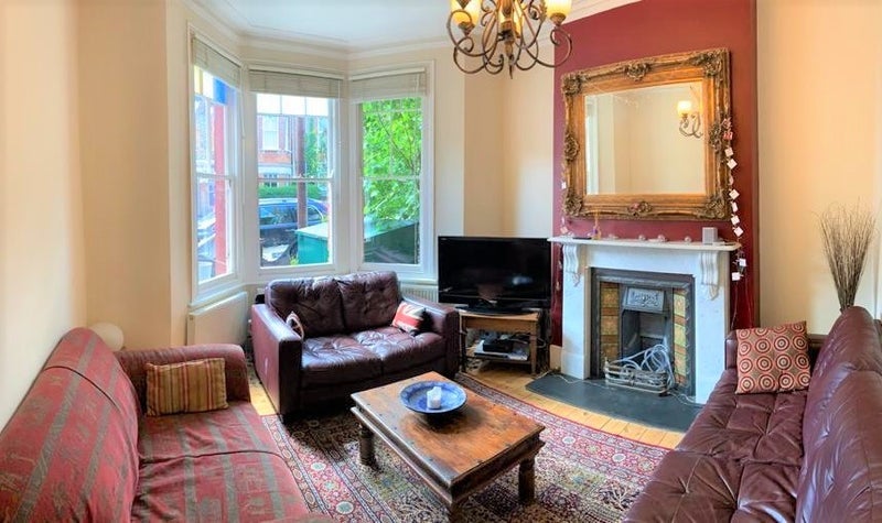 Room Mildenhall Road in Greater London