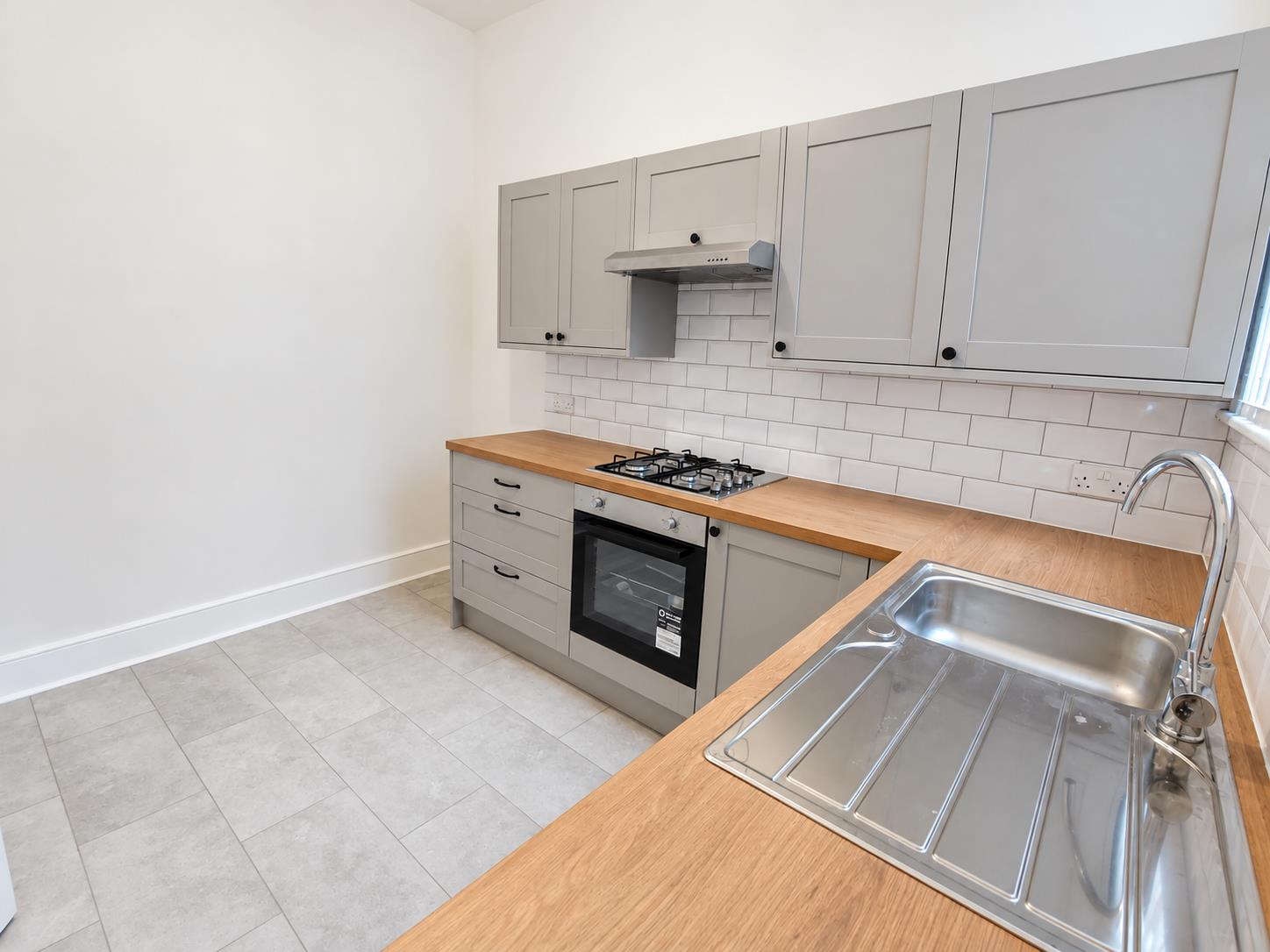 Flat Princes Avenue in Greater London