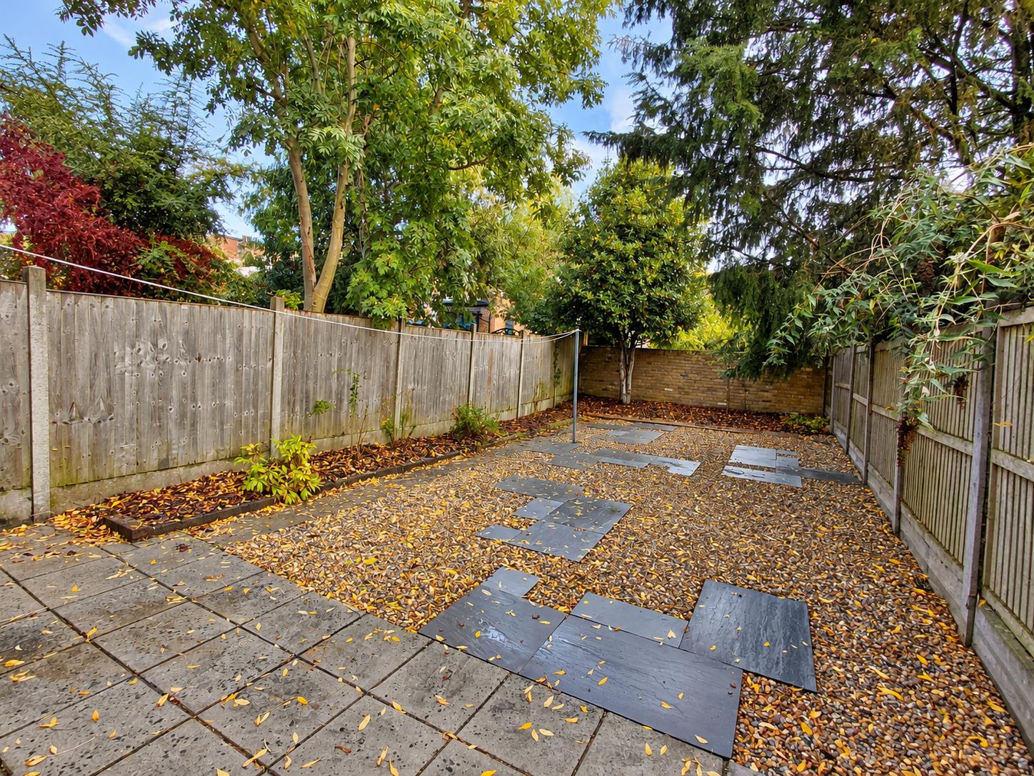 Flat Princes Avenue in Greater London