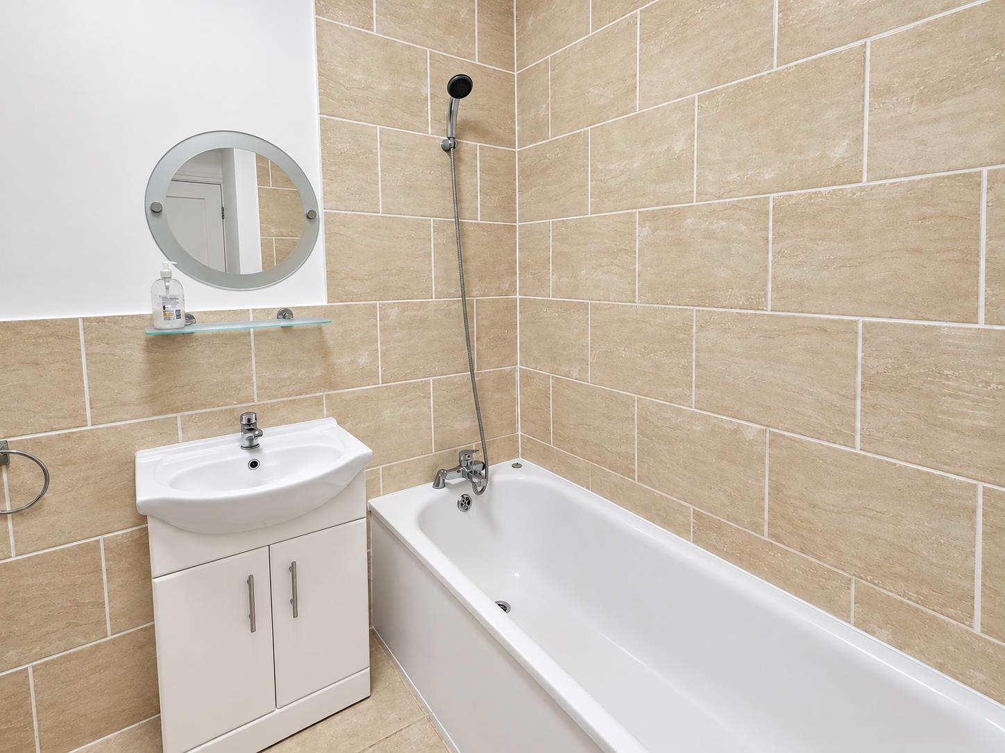 Flat Princes Avenue in Greater London