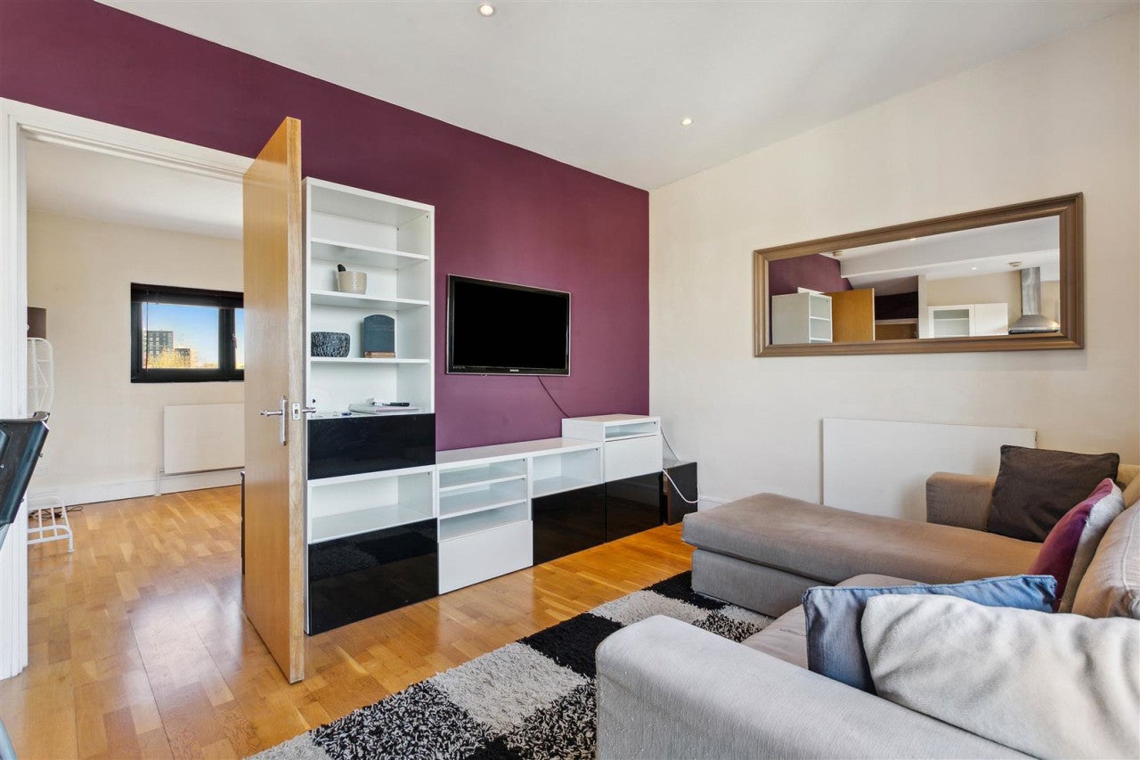 Flat Acre Lane in Greater London