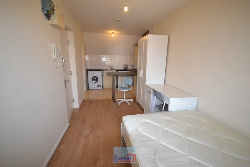 Flat Gulson Road in Coventry