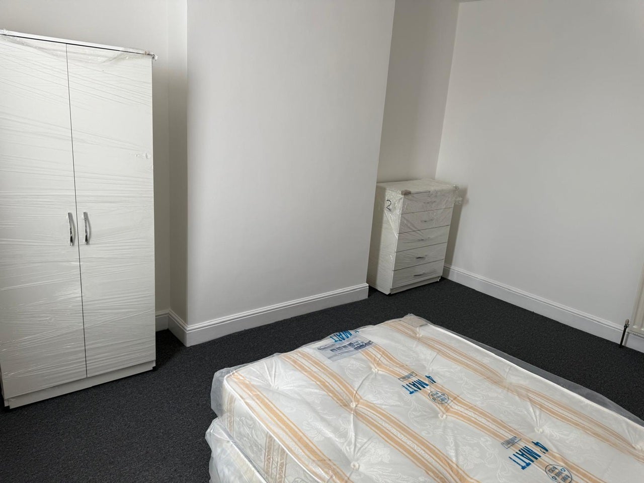 Room Freegrove Road in Greater London