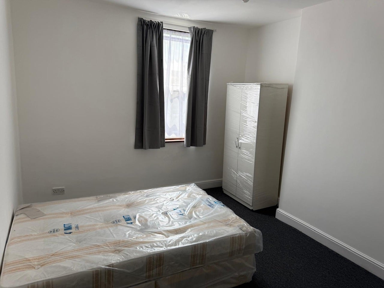 Room Freegrove Road in Greater London