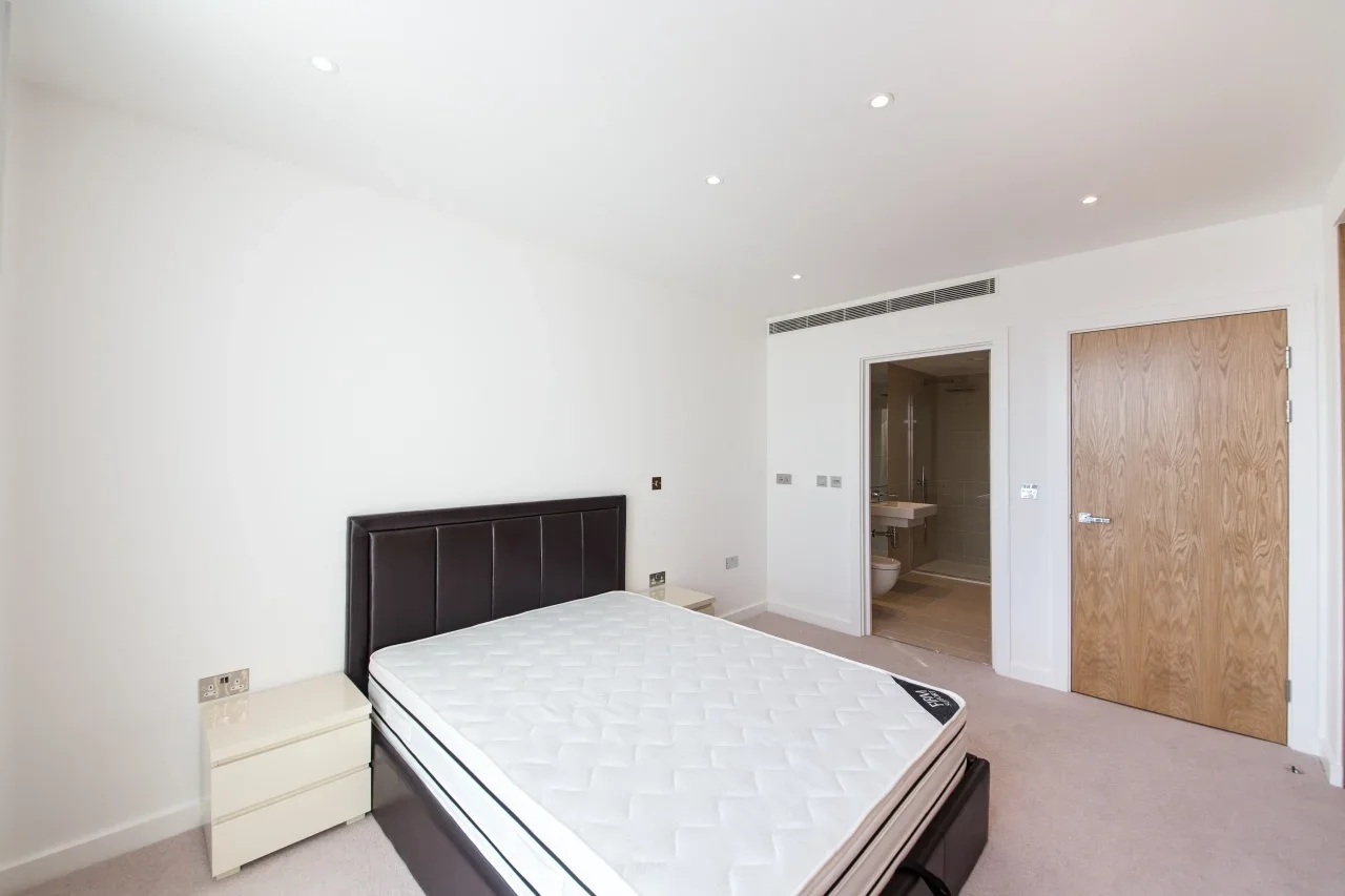 Flat Holland Park Avenue in Greater London