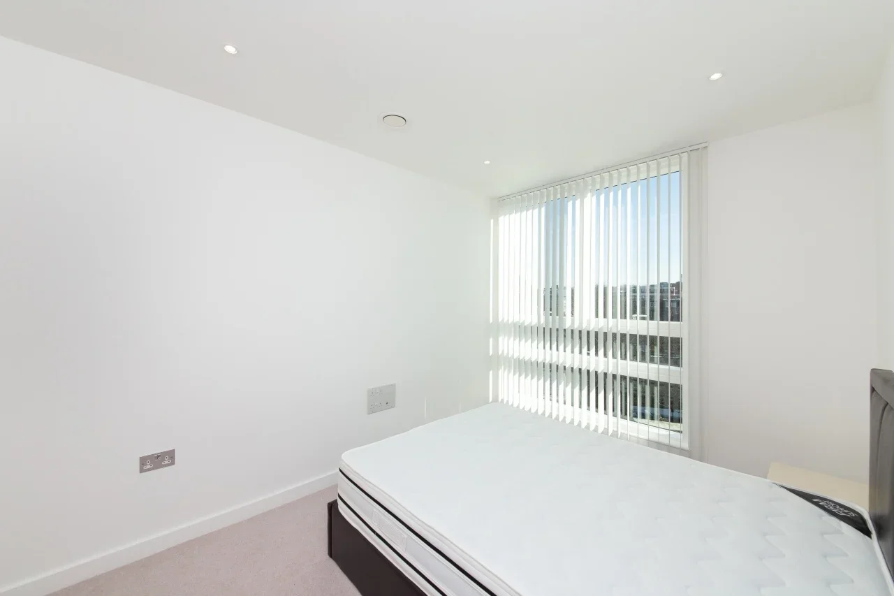 Flat Holland Park Avenue in Greater London