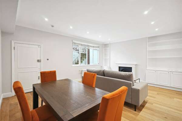 Flat Pont Street in Greater London