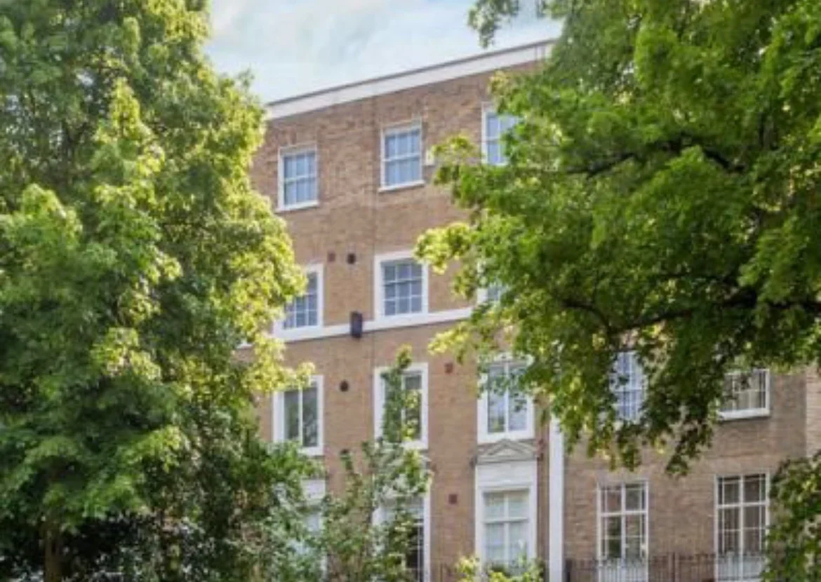 Flat Brompton Square in Greater London