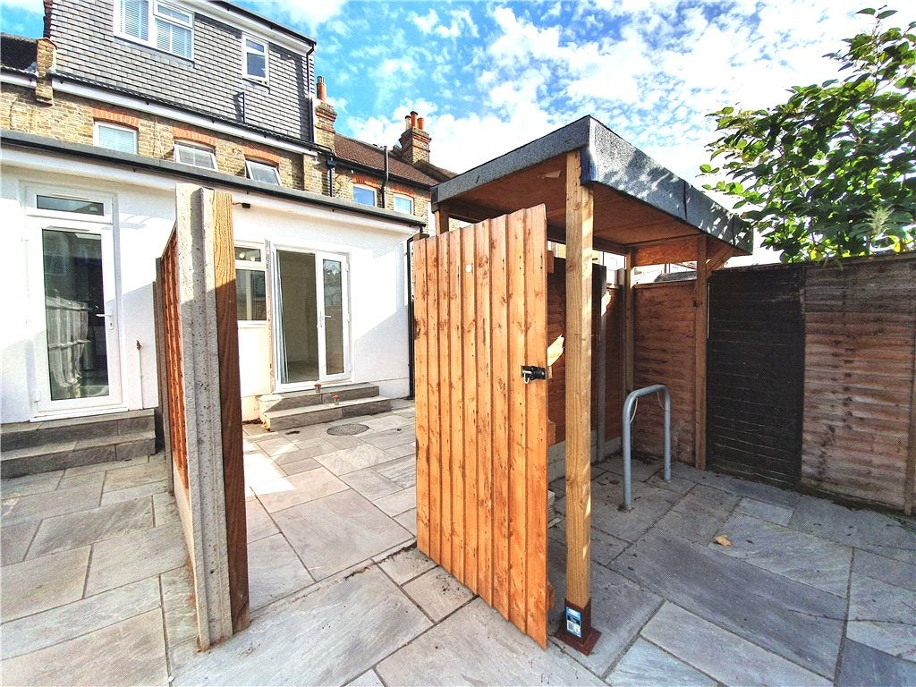 Room Pemdevon Road in Greater London