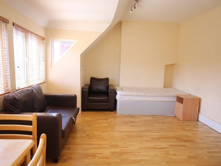 Flat The Ridgeway in Greater London