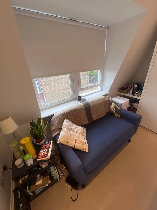 Room Rosedew Road in Greater London