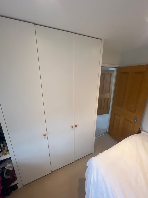 Room Rosedew Road in Greater London