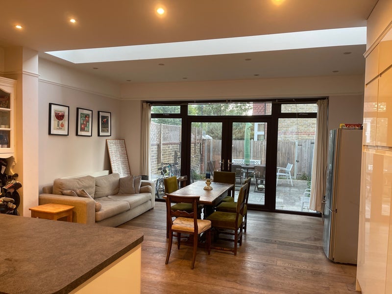 Room Rosedew Road in Greater London