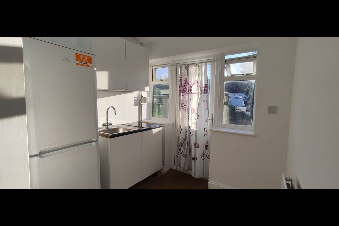 Room Randall Avenue in Greater London