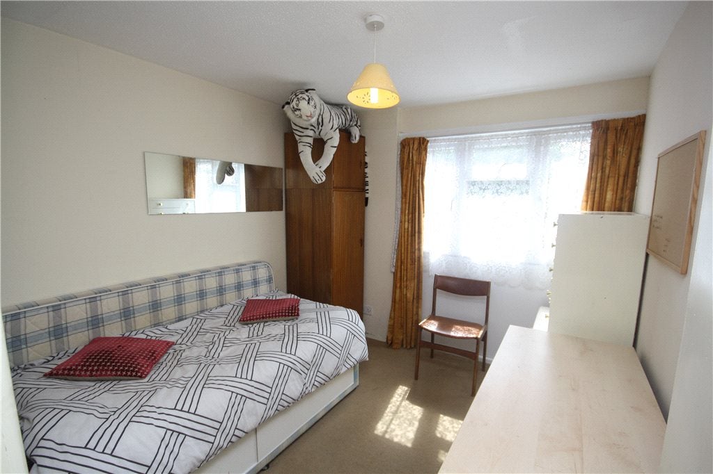 House Deeprose Close in Guildford