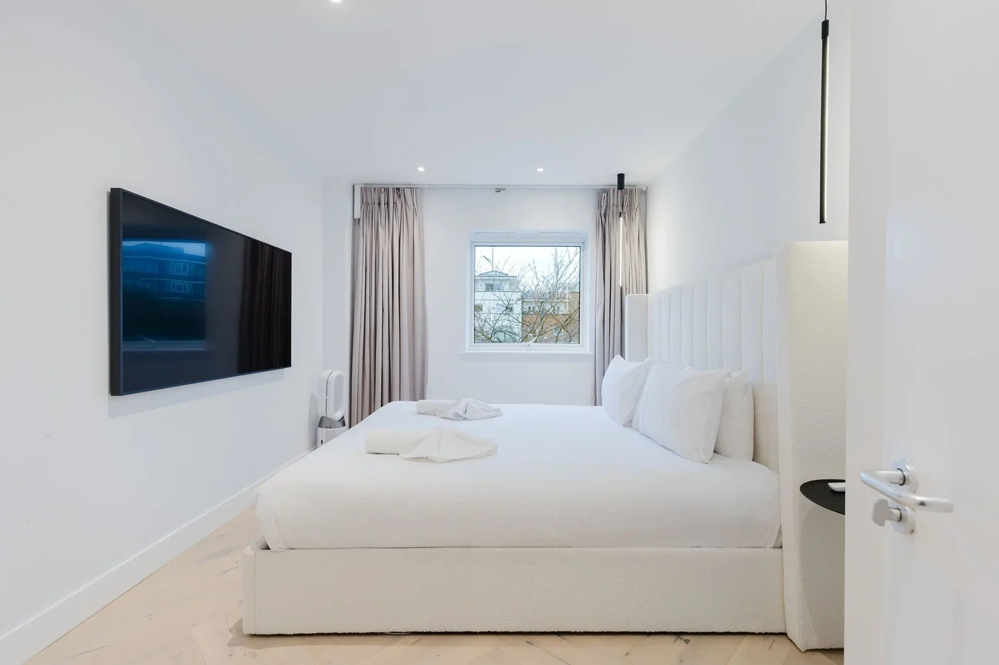 Flat Thorparch Road in Greater London