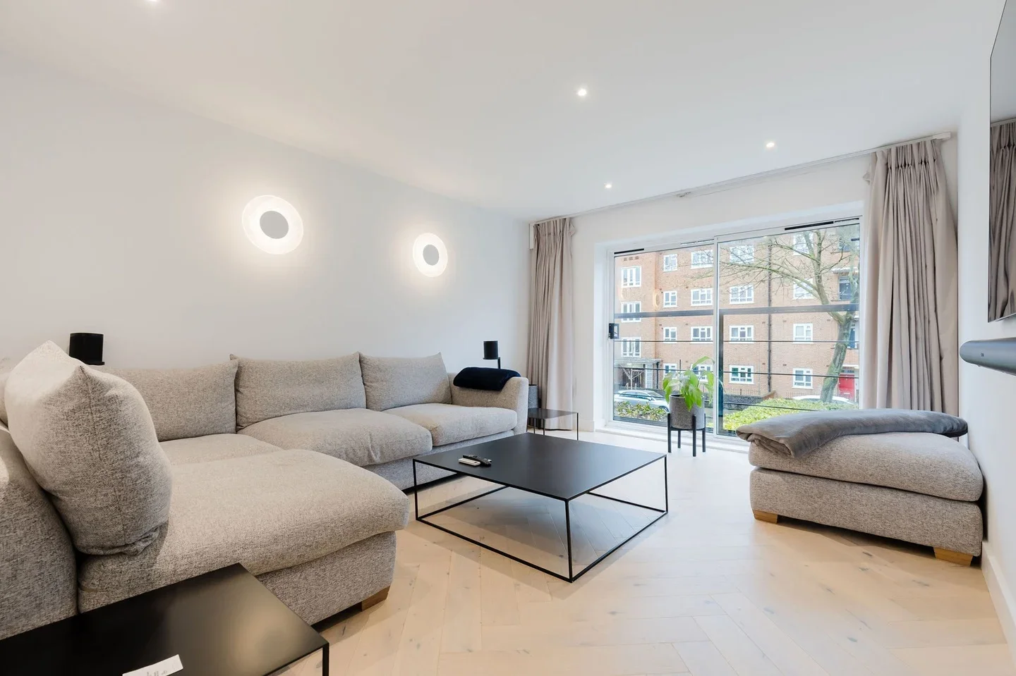 Flat Thorparch Road in Greater London