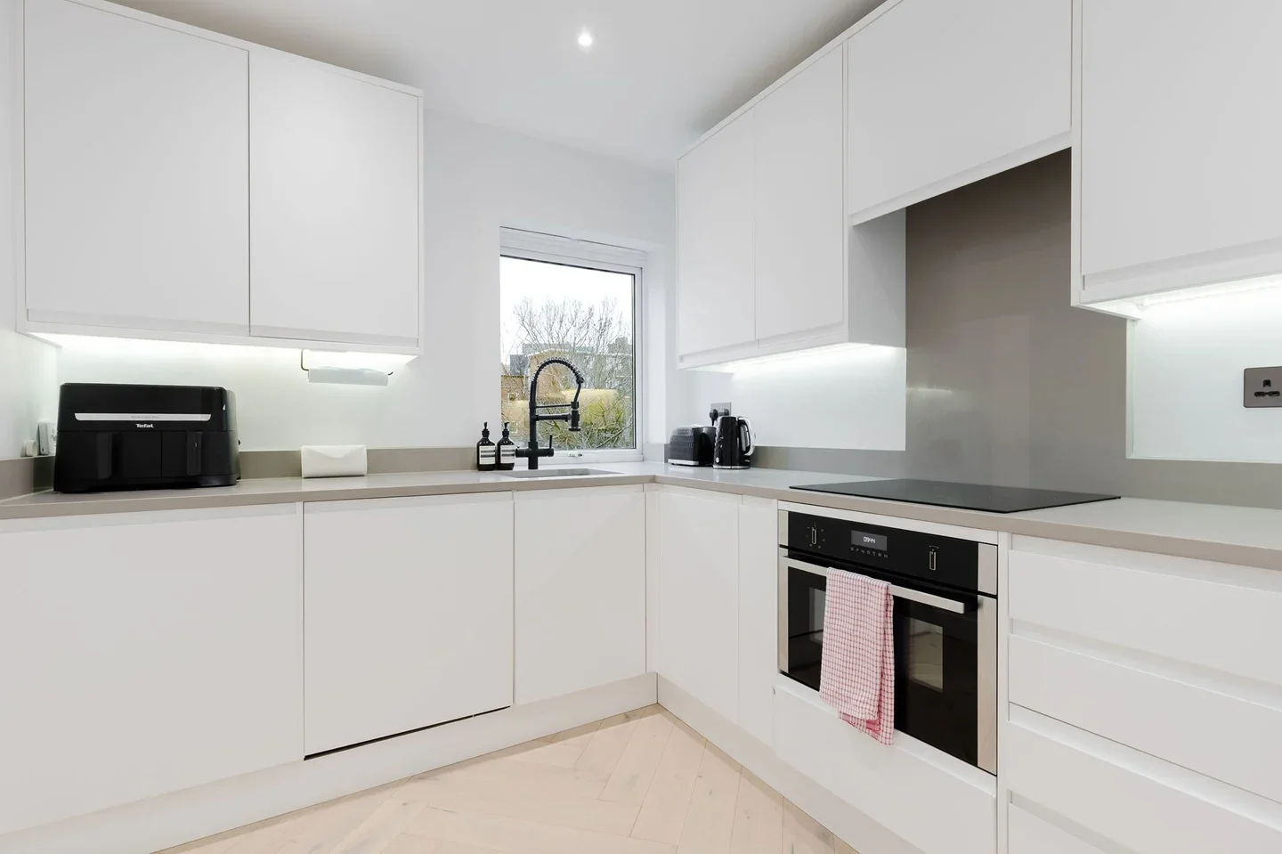 Flat Thorparch Road in Greater London