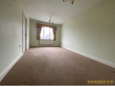 Flat Woodcroft Close in Walsall