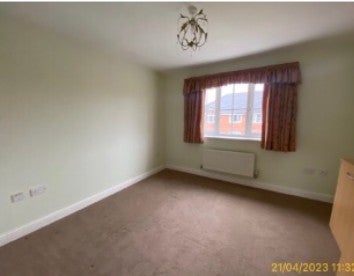 Flat Woodcroft Close in Walsall