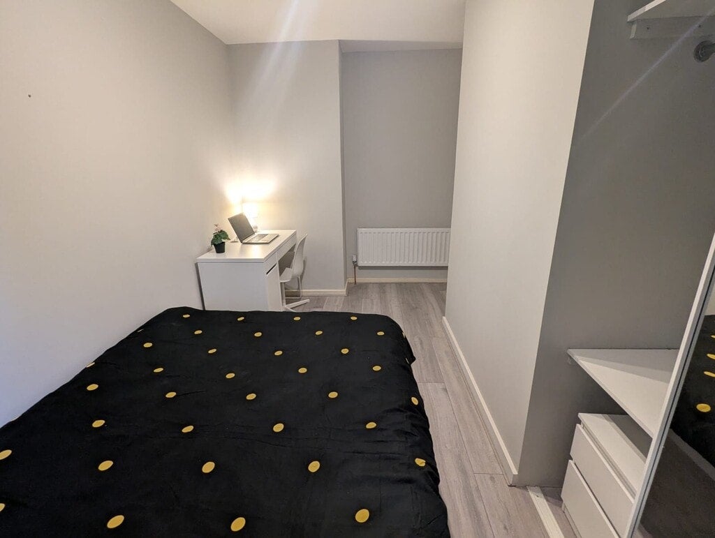 Room Saddlers Way in Greater London
