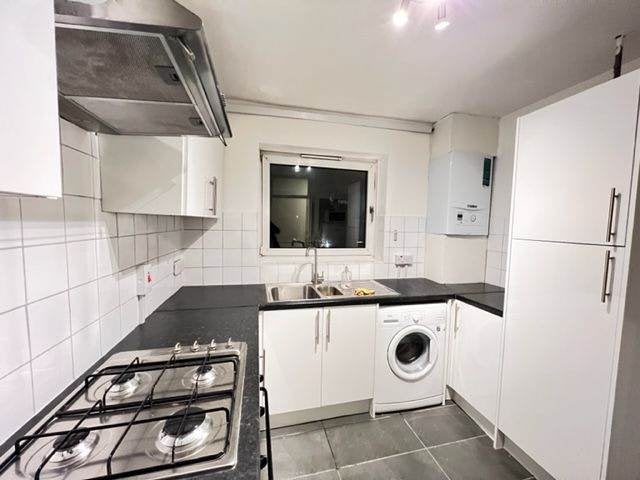 Flat Ashton Road in Greater London