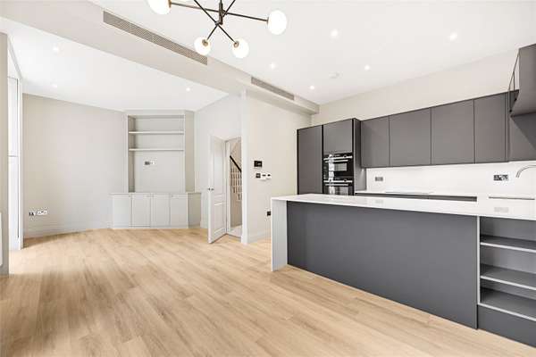 Flat Lowndes Street in City of Westminster